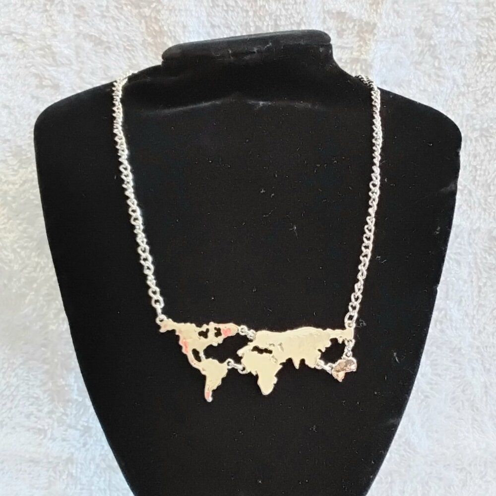 BNWOT 3/$25 Florence Scovel The Whole World 19" Chain/Charm Fashion Jewelry!!
